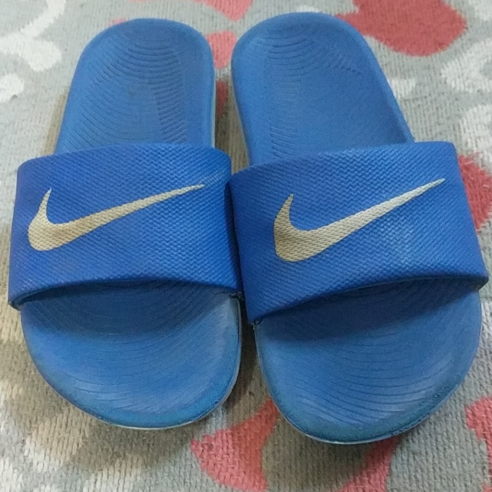 Boys nike flip flops